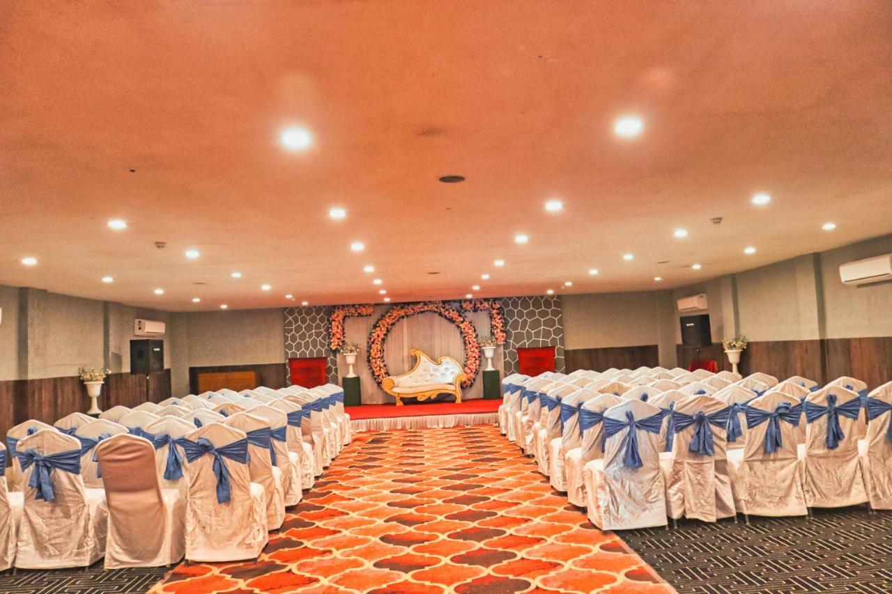 Hotel Clarks Collection Bhavnagar Exterior foto