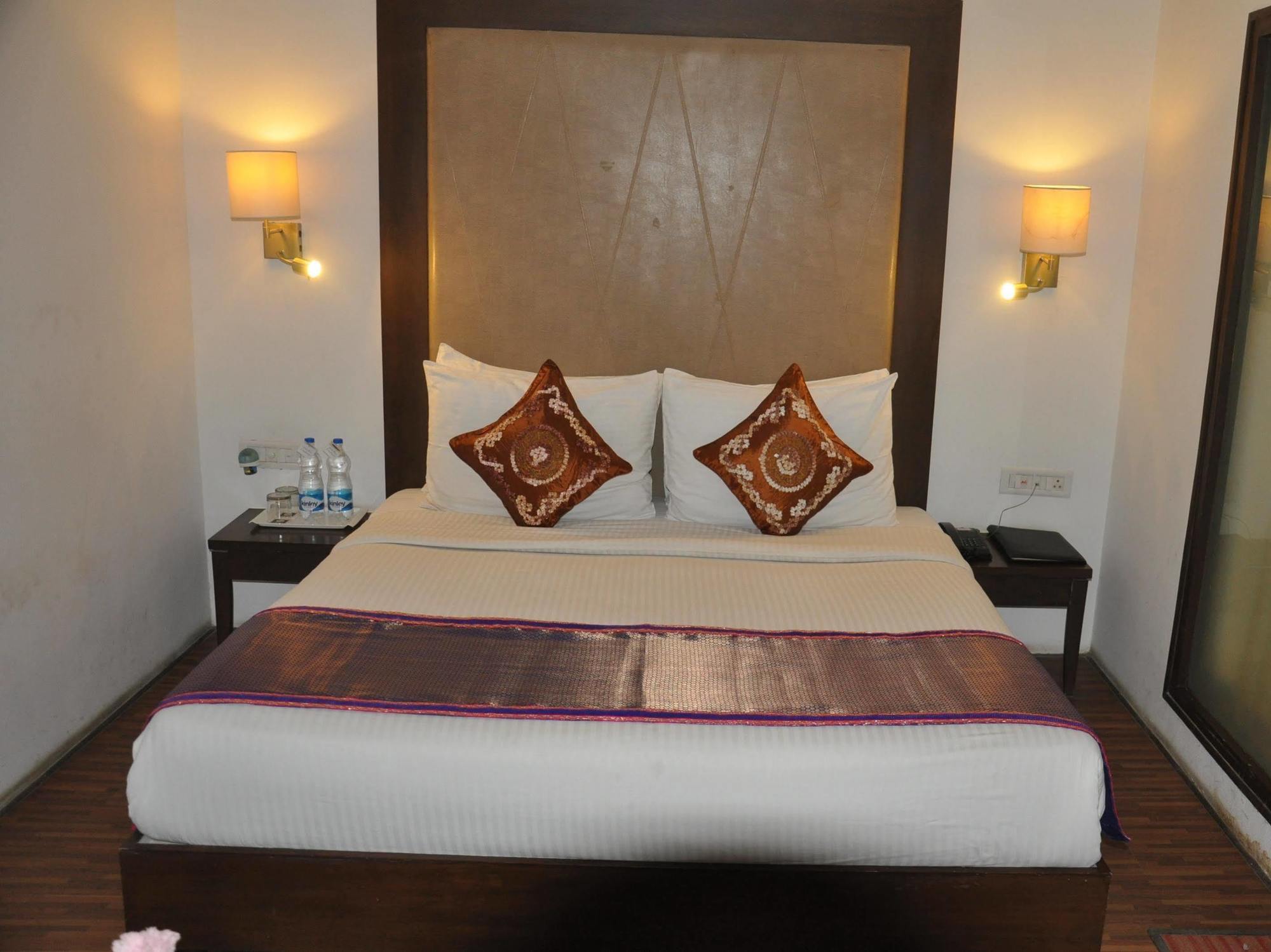 Hotel Clarks Collection Bhavnagar Exterior foto