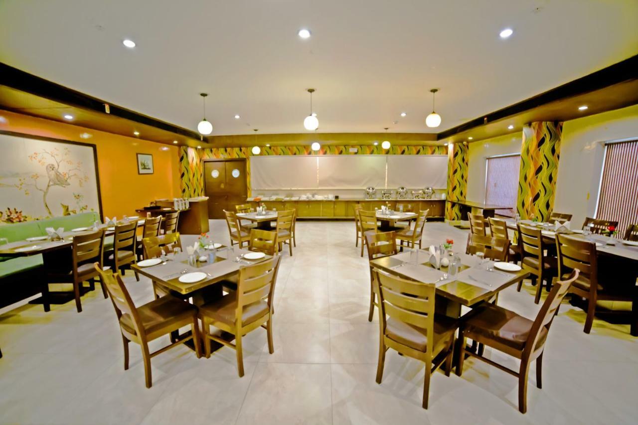 Hotel Clarks Collection Bhavnagar Exterior foto