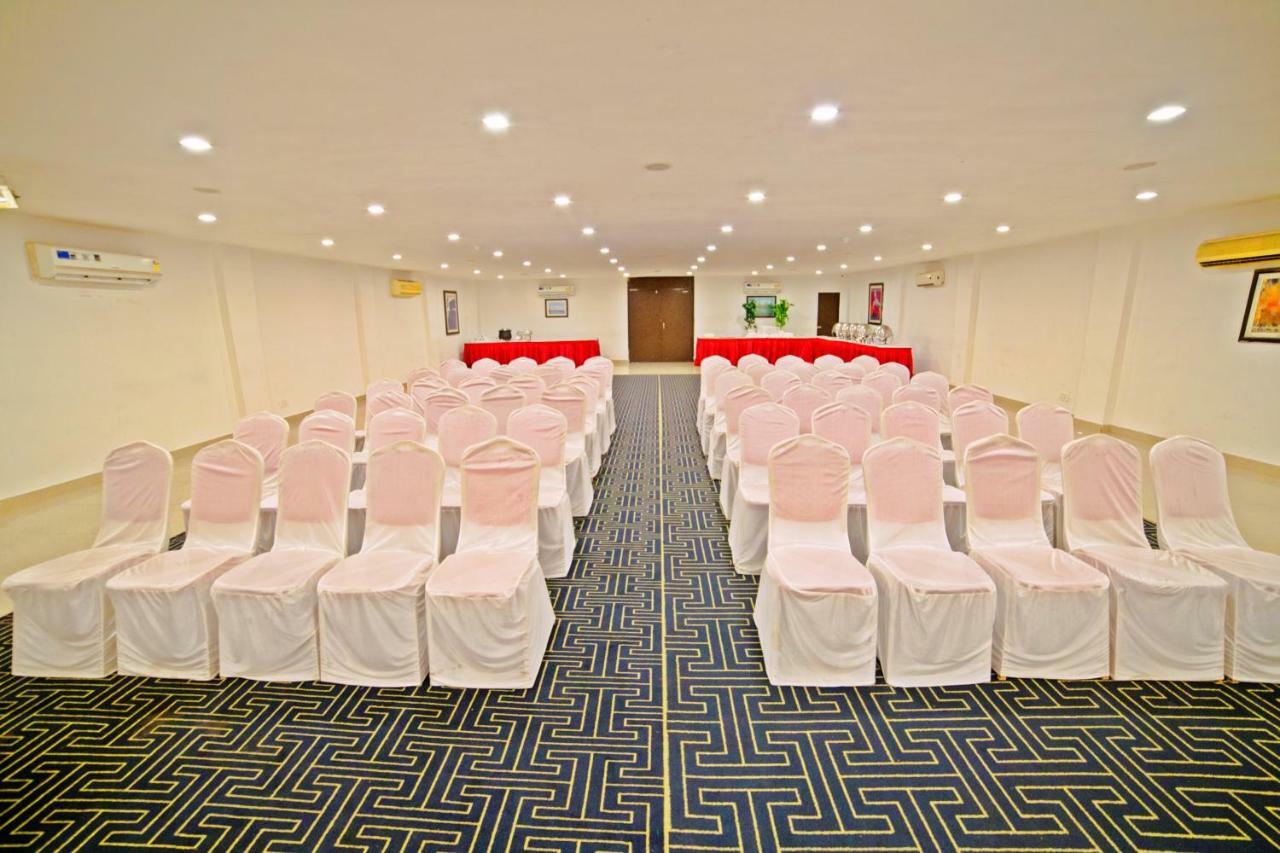 Hotel Clarks Collection Bhavnagar Exterior foto