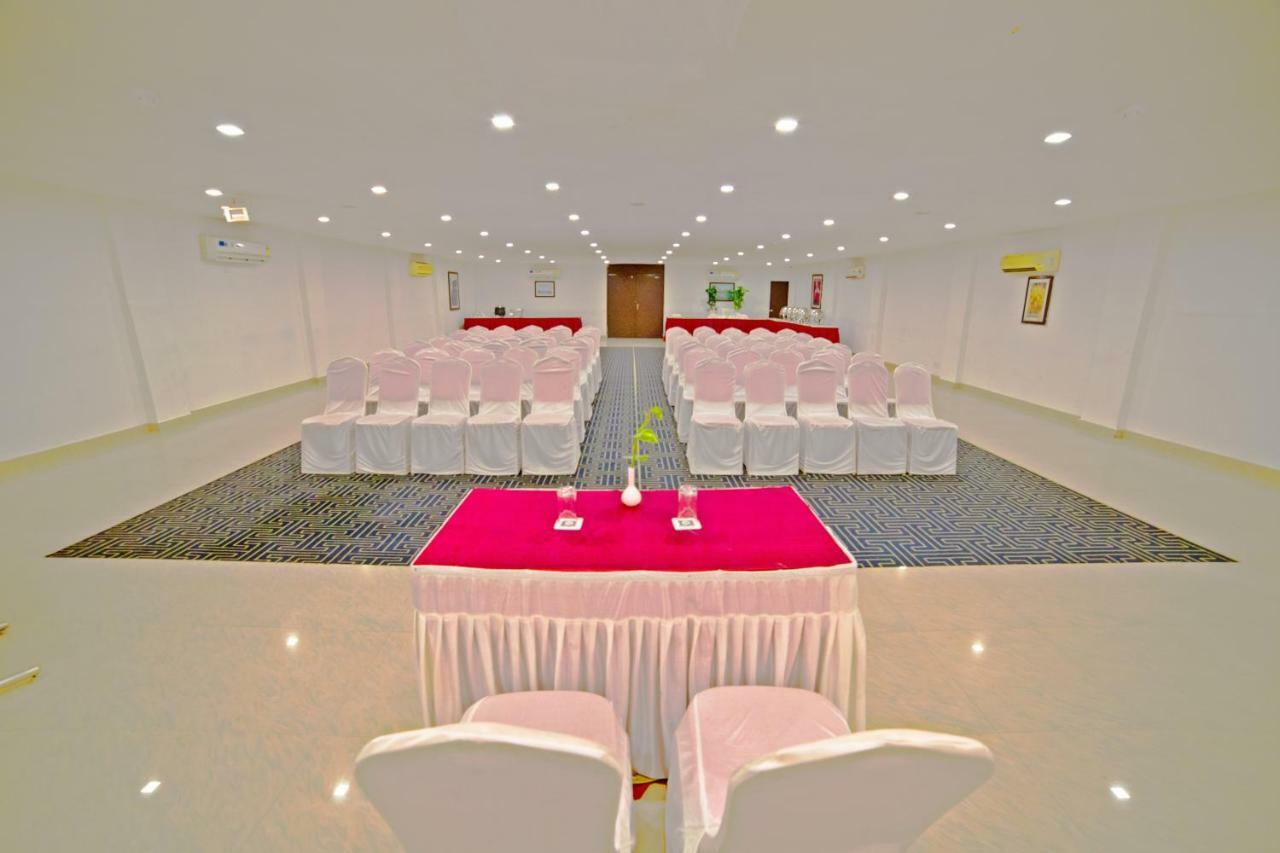 Hotel Clarks Collection Bhavnagar Exterior foto